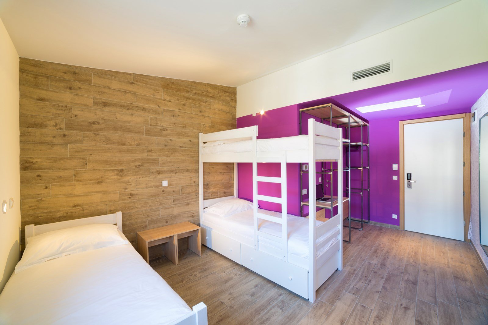 Hostel Link Lovran, room Triple Room with Bunk Beds 16 m²