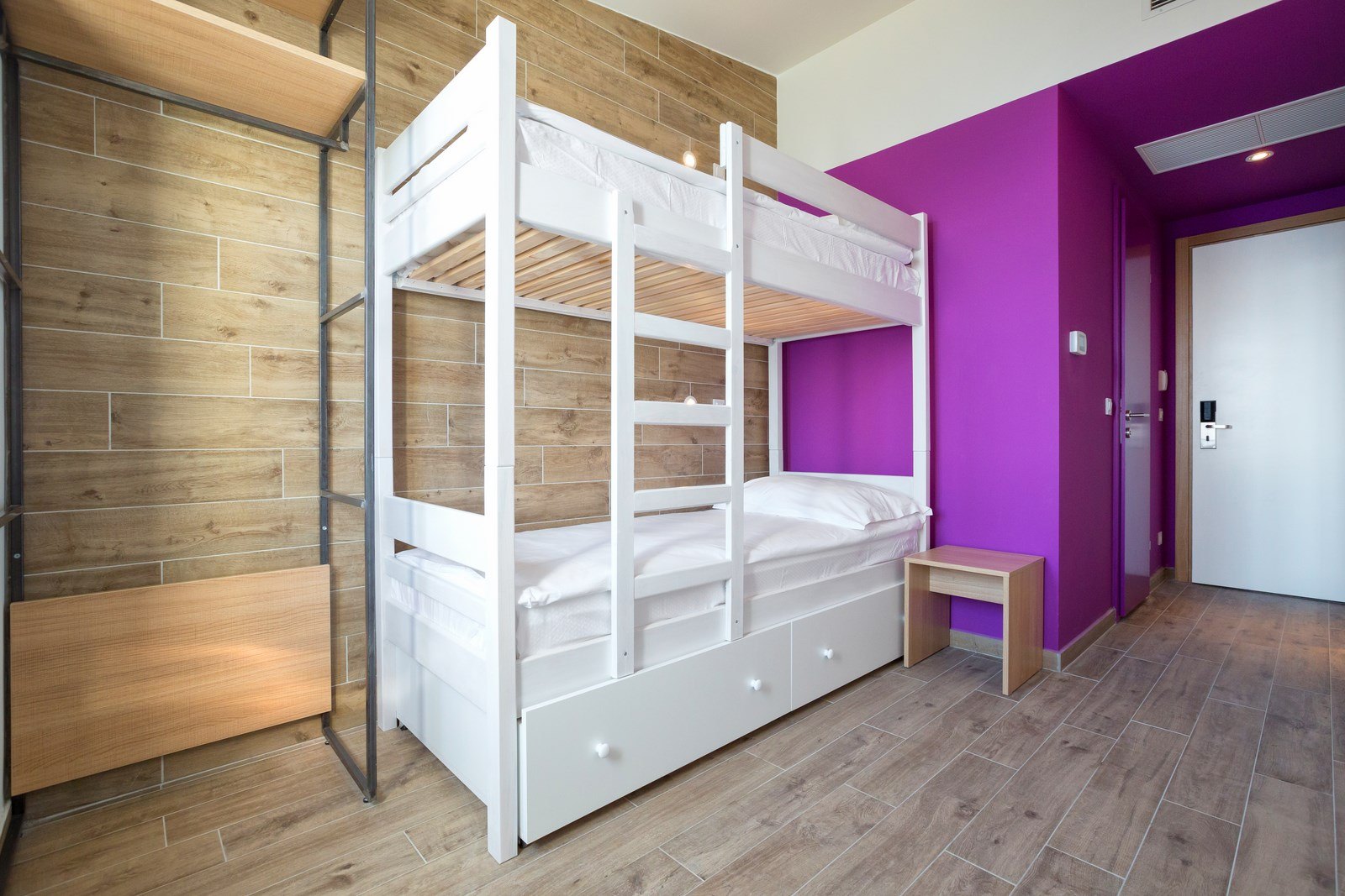 Hostel Link - Twin Room with Bunk Beds - Sea View